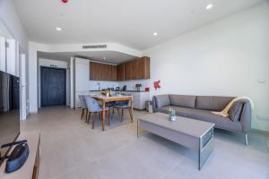 Skyline Serenity on the 25th Floor in Mercury Tower