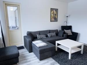 Cozy 1BR City Centre Home with Free Parking