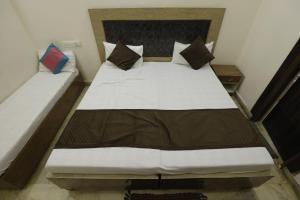 Near Taj Mahal-Basil Inn Home Saty Agra