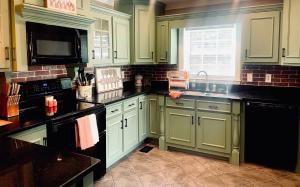 Private Cottage on Lookout Mountain Near Ruby Falls & Rock City