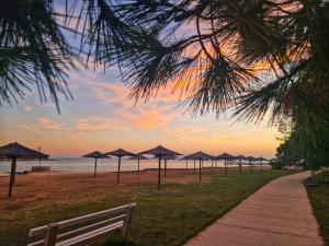 Dalmatino Pleasure Mobile Home - Two Bedroom Mobile Home with Terrace