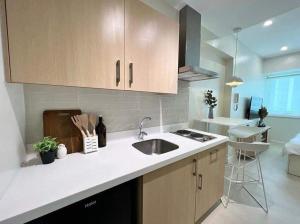 Rox place at The Residences at Commonwealth QC