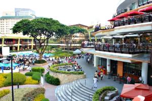 17D Walking distance to Ayala and IT Park with WIFI