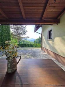 Idyllisches Haus in der Natur 