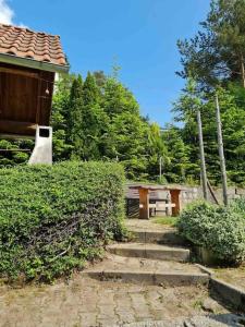 Idyllisches Haus in der Natur