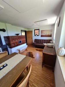 Idyllisches Haus in der Natur