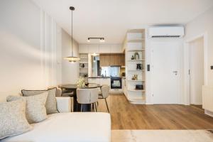 Sleek Premium Apartment with Parking