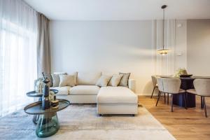 Sleek Premium Apartment with Parking