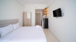 Compact and Strategic Studio at Bale Hinggil Apartment By Travelio