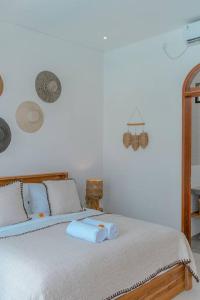 Villa KÂLYANA - NEW Tropical & Modern 3BR Central - Beach Canggu