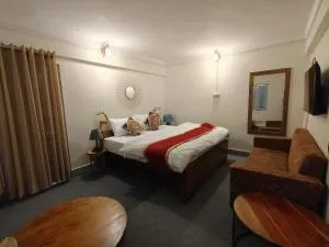 The Luxury Stayz - Rāmnagar