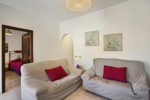 Villa Palomino - Sleeps 4 - Parking - Pet Friendly