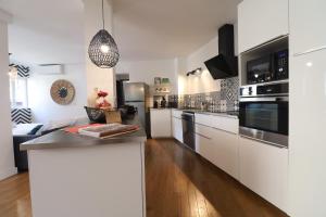Maisons de vacances AfroBoHome, Fraicheur d-ete, Familles et petits groupes, clim, 2 a 6 personnes, Proche centre Nimes, Garage clos : photos des chambres