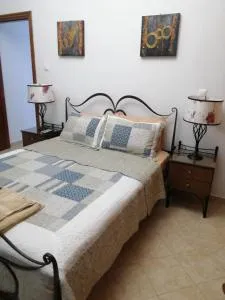 Lenio's Home - Pera Gyalos