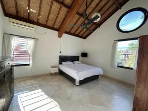 White Pillow Villa