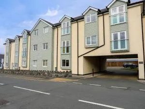 Tides Reach - Bryngwran