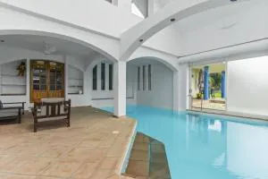 Villa de lujo y piscina climatizada - 布迪皮拉格斯