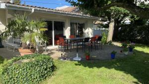 Idéalement situé - superbe jardin - 200m plage