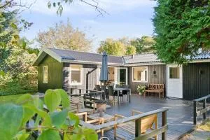 Newly Renovated And Modern Cottage Near The Beach - Hulerød