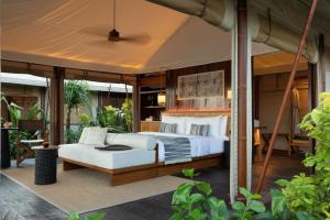 Suite nhìn ra Đầm (Suite with Lagoon View)