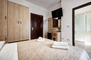 Double Room with Balcony room in Hotel Rosen Garden