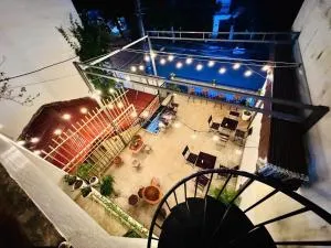 Ỉn Homestay & Café - Làng Me