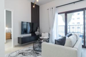 Cool and aesthetic 1-Bedroom perfect for 4 in Jumeirah Golf Estates!