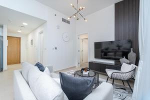 Cool and aesthetic 1-Bedroom perfect for 4 in Jumeirah Golf Estates!