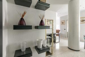 HomyCare Stylish apartment with jacuzzi & balcony steps from Duomo