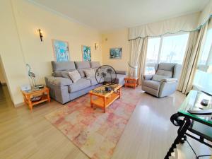 Cozy corner 2 bedroom apartment on new Island complex in marina harbour