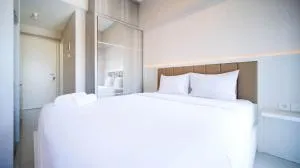 Nice Studio Connected to Mall at Tanglin Supermall Mansion Apartment By Travelio - Gresik