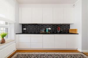 Przytulny i Przestronny Apartament w Krakowie z Parkingiem Biurkiem i 2 Balkonami by Noclegi Renters