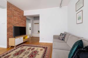 Przytulny i Przestronny Apartament w Krakowie z Parkingiem Biurkiem i 2 Balkonami by Noclegi Renters