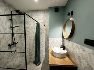 2nd floor Casa Kungu Street