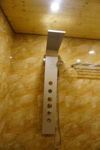 Winterfell Log House Jibhi - With Jacuzzi