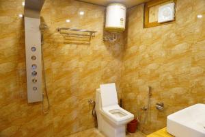 Winterfell Log House Jibhi - With Jacuzzi