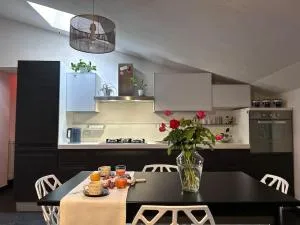 Elegante appartamento privato in palazzo storico del XVIII - pieno centro - Cerami