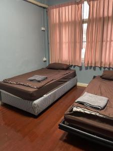 Sura Hostel Bangkok Near MRT Phra Ram 9