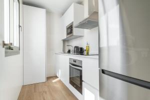 Vibrant apartment with terrace by REMS