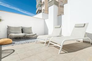 Vibrant apartment with terrace by REMS