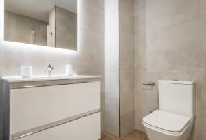 Vibrant apartment with terrace by REMS