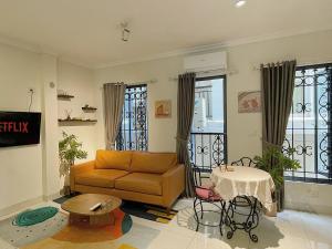 Migo Housing - Lift Access - Hanoi Beer Street - Central and Spacious - Ensuite Kitchen - Ensuite Bathroom