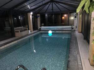 Belle propriété 1h de paris avec piscine chauffée