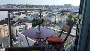 The Green Top flat with parking included amazing views and perfect location