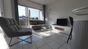 FLEUR De LYS - PROCHE CENTRE VILLE ET LAC