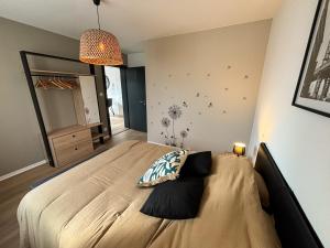 Appartements Les Reflets du Chateau - Parking Gratuit - Cosy & Moderne - Route des vins : photos des chambres