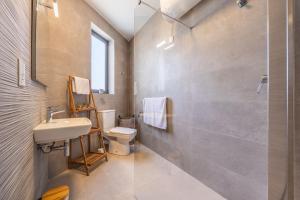 Restful Retreat Modern apartment & large spaces