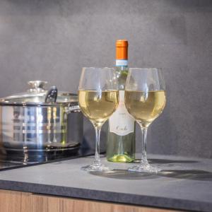 Restful Retreat Modern apartment & large spaces