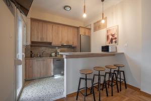 Serenity Haven - New Renovated 2Br Apt in Koukaki