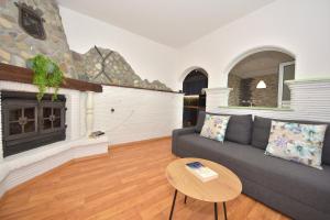 Holiday Home Seafront Escape - Happy Rentals